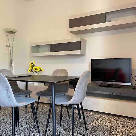 Lotus Home Eleganza E Accoglienza A マントヴァ エクステリア 写真